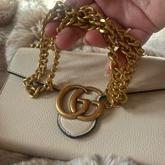 Gucci || Cream Marmot Crossbody Bag with Gold Chain - Picture 3 of 11